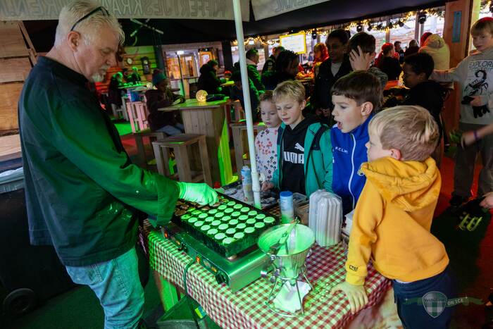 Poffertjeskraam met kinderen